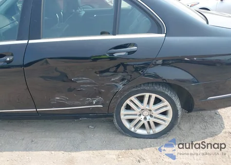 2009 Mercedes-Benz C 300 Luxury 4Matic/Sport 4Matic из США, поврежденный, VIN WDDGF81X69R050326